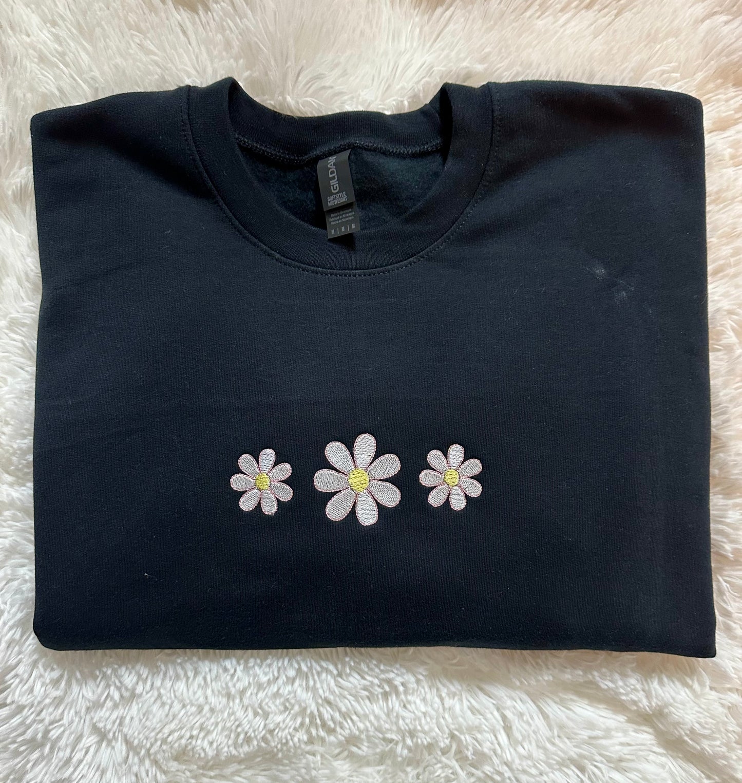 Embroidered Daisy Crewneck